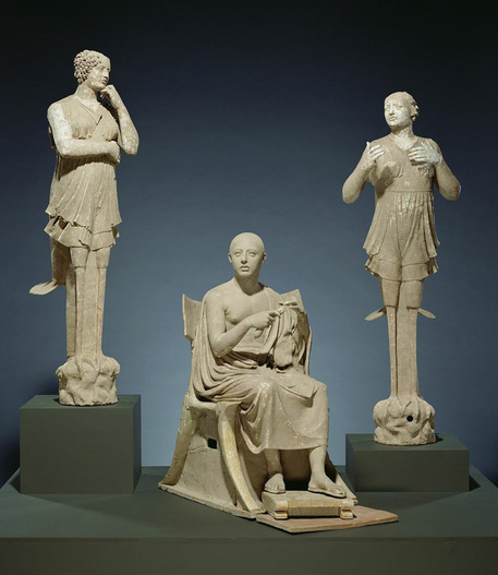 3 statue nel museo